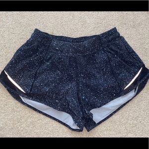 Lululemon hotty hot shorts 2.5”